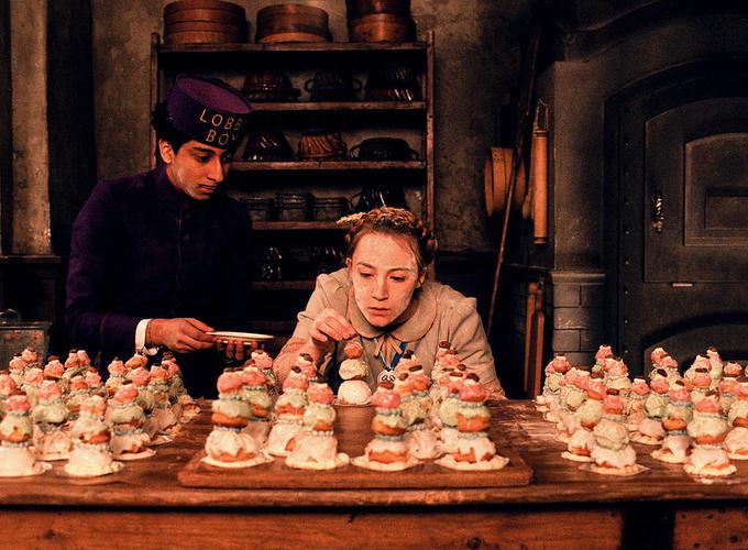 Agatha (Saoirse Ronan) med ustvarjanjem slaščice Caurtesan au Chocolat | Foto: 