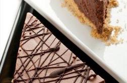 Ljubezenski grižljaji: Čokoladno-orehova slastna pita