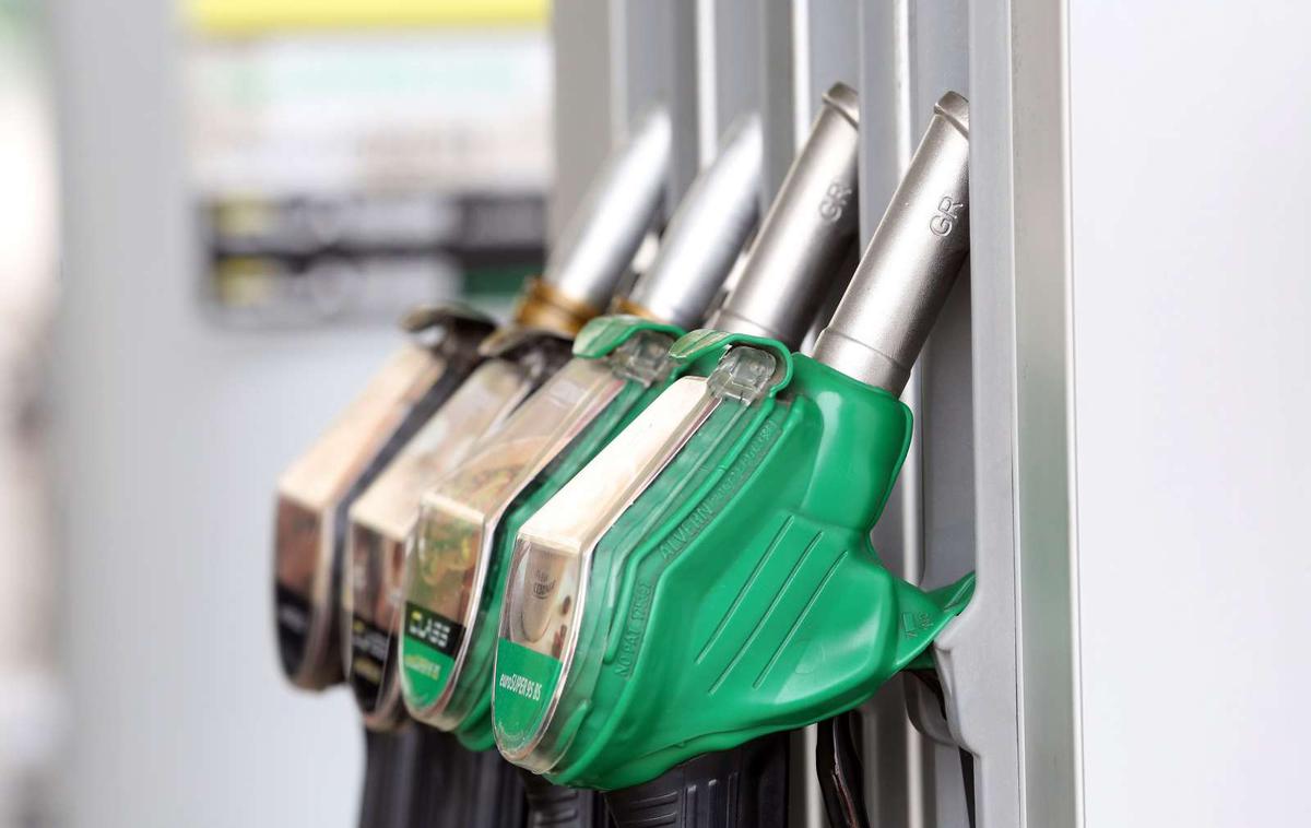 Bencinska | Cene pogonskih goriv na bencinskih servisih ob avtocestah in hitrih cestah še naprej oblikujejo prosto na trgu oziroma jih trgovci določajo sami. | Foto STA