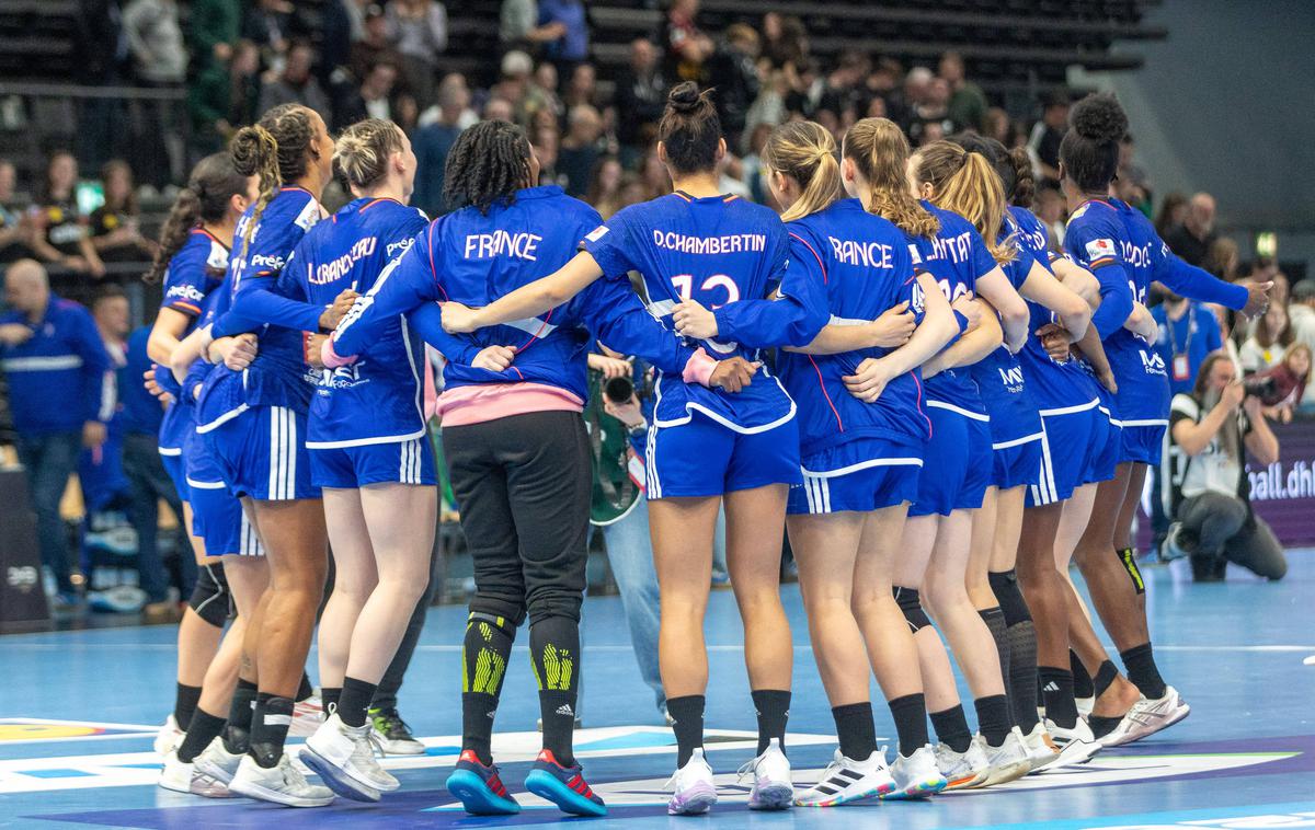 francoska ženska rokometna reprezentanca | Francozinje branjenje naslova začenjajo proti Tunizijkam. | Foto Guliverimage