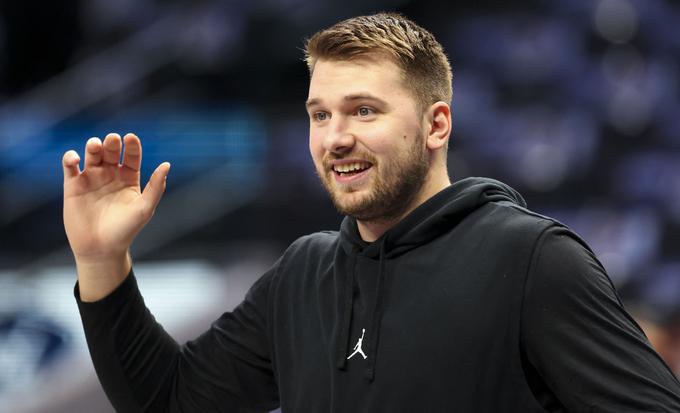 Bo prvi košarkar, ki bo na dresu Los Angeles Lakers nosil številko 77. | Foto: Reuters