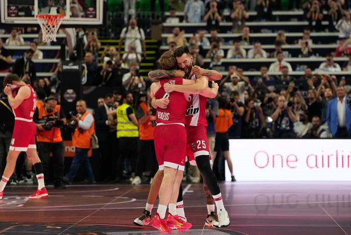 Olympiacos po dramatičnem boju ugnal Real in osvojil naslov