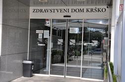 Preiskava v ZD Krško: fizioterapevt na skrivaj delal po svoje, grob do otrok?