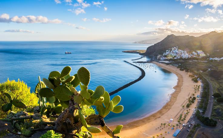 Plaža Las Teresitas je ena najbolj priljubljenih plaž na otoku Tenerife. | Foto: Getty Images