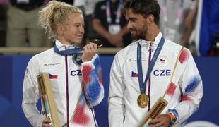 Siniakova in Machač tudi po osvojenem zlatu skrivnostna glede zasebnosti