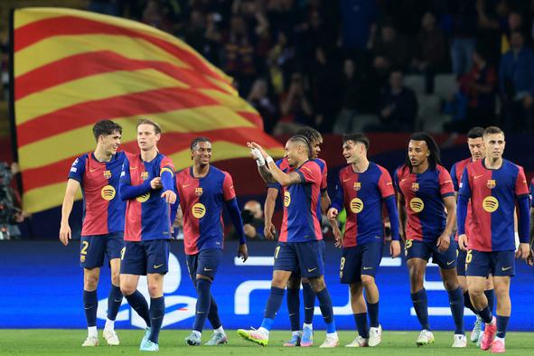 Barcelona kot iz videoigre, z eno nogo v polfinalu tudi PSG