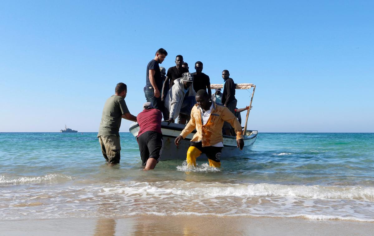 Migranti v Libiji | Od torka se je z obal Libije na nevarno pot prek Sredozemskega morja odpravilo več kot 600 ljudi. | Foto Reuters