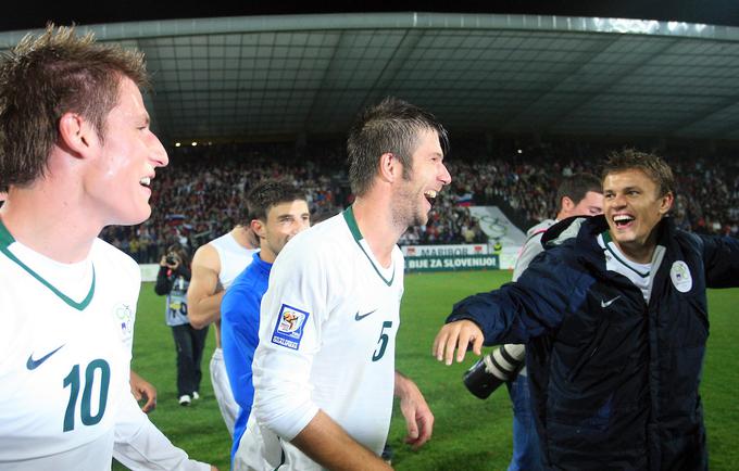 Veselje po zmagi nad Rusijo, ko se je Slovenija pred 11 leti uvrstila na zadnje veliko tekmovanje. | Foto: Vid Ponikvar