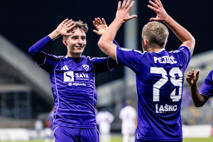 Maribor - Primorje, 1. SNL Karol Borys je izkoristil podajo Davida Pejičića za 3:0. | Foto: Sebastijan Andrejek Bukovec