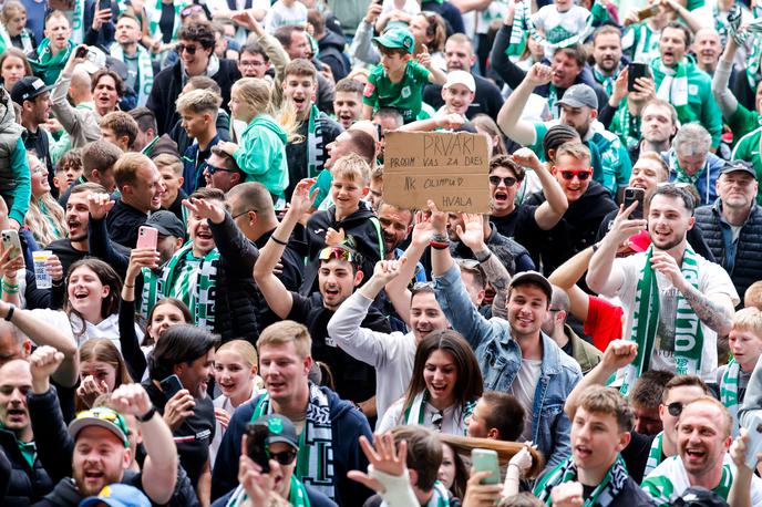 NK Olimpija, slavje | Navijači Olimpije bodo v soboto lahko še zadnjič v tej sezoni zaploskali prvakom. | Foto Aleš Fevžer