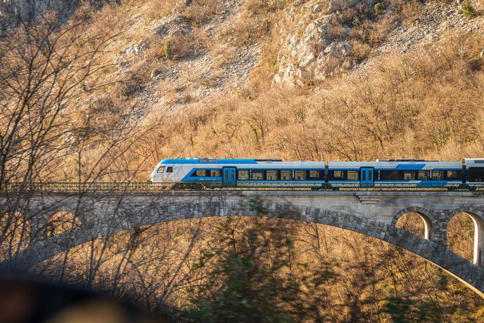 Mladim znova na voljo brezplačne vozovnice za odkrivanje Evrope