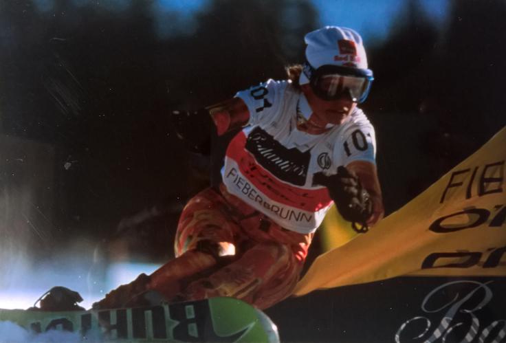 41-letnica iz Naklega pri Kranju je orala svetovno in slovensko deskarsko ledino. Pod okriljem Mednarodne deskarske zveze (International Snowboarding Federation ISF) je nanizala pet zmag v svetovnem pokalu, dve drugi in dve tretji mesti. Pohvali se lahko tudi z naslovom evropske prvakinje.  | Foto: Osebni arhiv