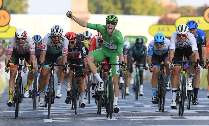 Sam Bennett je zeleno majico potrdil še z zmago na najprestižnejši šprinterski etapi Toura, zadnji etapi s ciljem na Elizejskih poljanah v Parizu. | Foto: Reuters