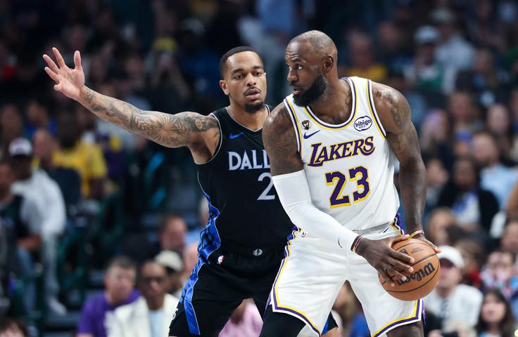 LeBron James je prevzel breme v napadu. Podelil je kar 15 asistenc, dal 30 točk, a tudi to ni pomagalo k uspehu Jezernikov. | Foto: Reuters