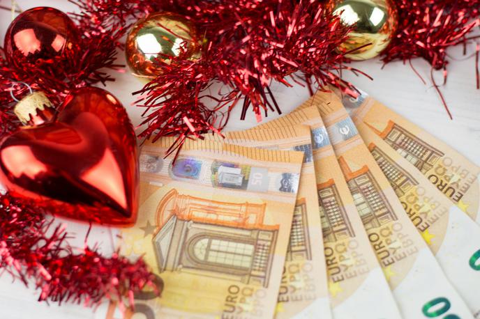 Božičnica. Denar. Prazniki. | Letošnje specifično leto je vplivalo tudi na odločitve o izplačilu božičnic. | Foto Getty Images