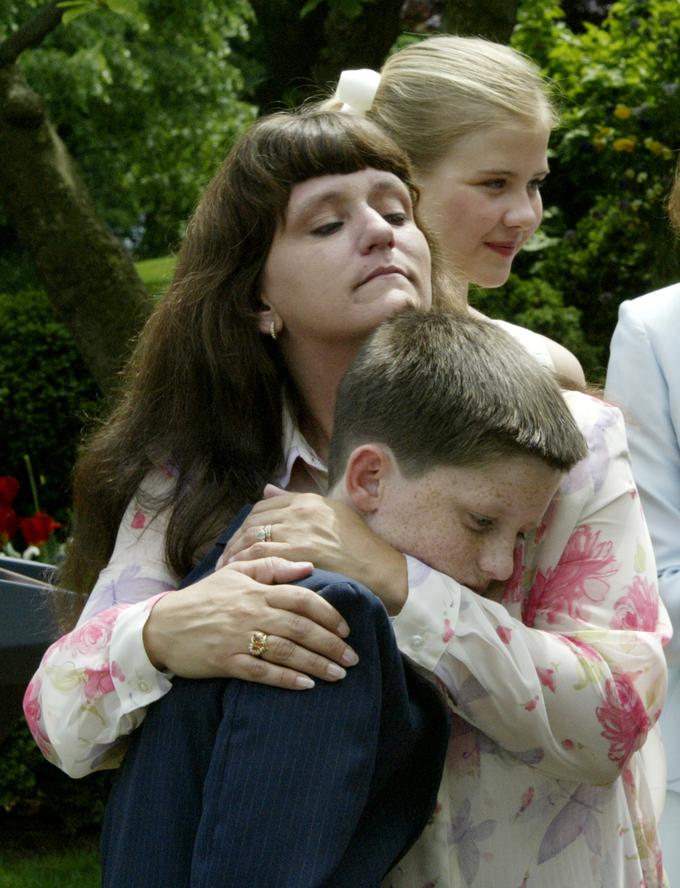 Avtorica sistema Amber Alert je Američanka Donna Norris, ki je po ugrabitvi in brutalnem umoru svoje hčerke Amber Hagerman leta 1996 pozivala k tesnejšemu povezovanju in hitrejšemu obveščanju javnosti v primeru ugrabitev otrok. | Foto: Reuters