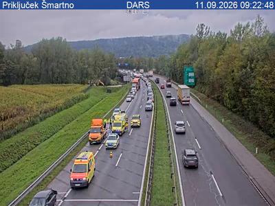 Dve nesreči: zaprt del primorske avtoceste, zapora tudi na gorenjski avtocesti