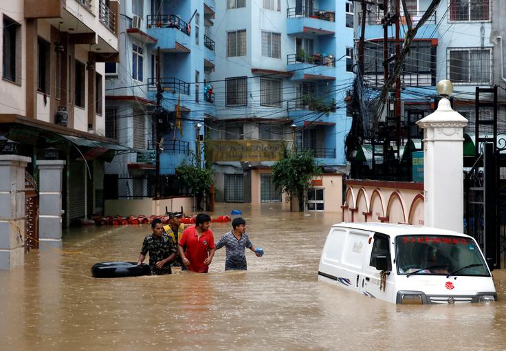 Julija so poplave pustošile po Nepalu. | Foto: Reuters