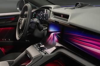 Notranjost pri Porscheju: električni cayenne tudi z ukrivljenim osrednjim zaslonom #foto