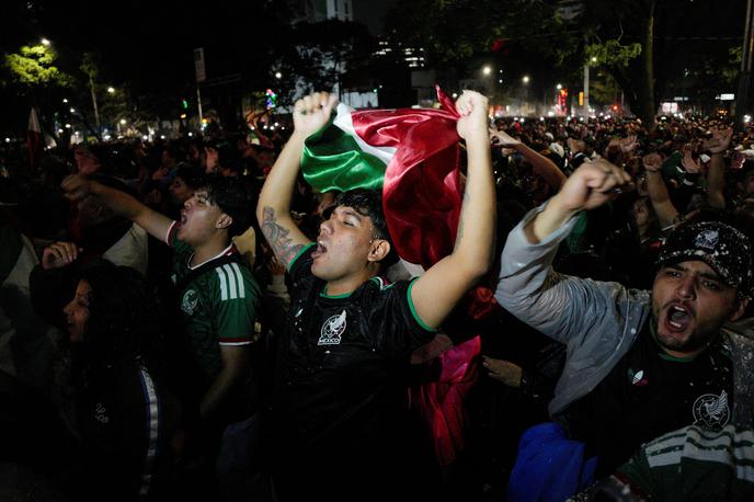 Mehika navijači | V središču Ciudad de Mexica se je na praznovanju zbralo več kot milijon ljudi. | Foto Reuters