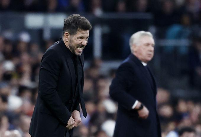 Diego Simeone še naprej diha za ovratnik Carlu Ancelottiju. Atletico ima 49 točk, Real le eno več. | Foto: Reuters