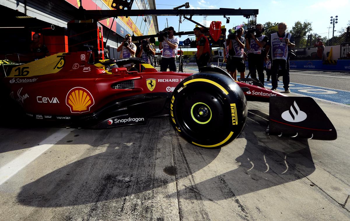 Monza Charles Leclerc Ferrari | Nekoliko rumen je bil Ferrarijev dirkalnik že na lanski domači dirki v Monzi. | Foto Reuters
