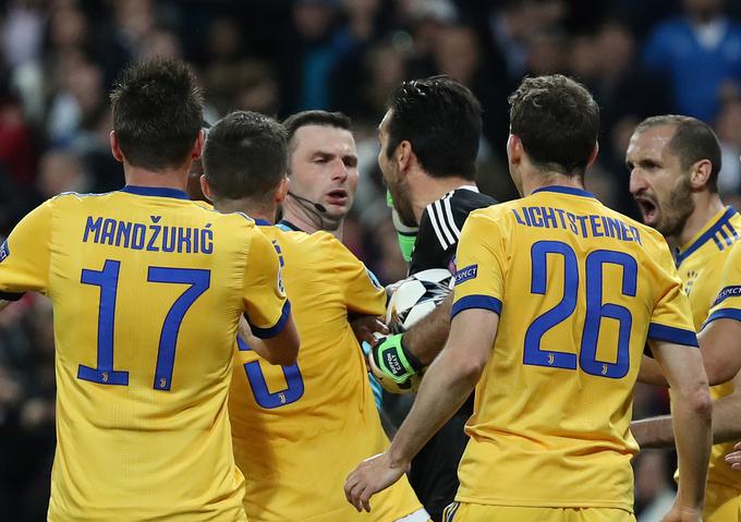 Real se je v polfinale prek Juventusa uvrstil na kontroverzen način. | Foto: Reuters