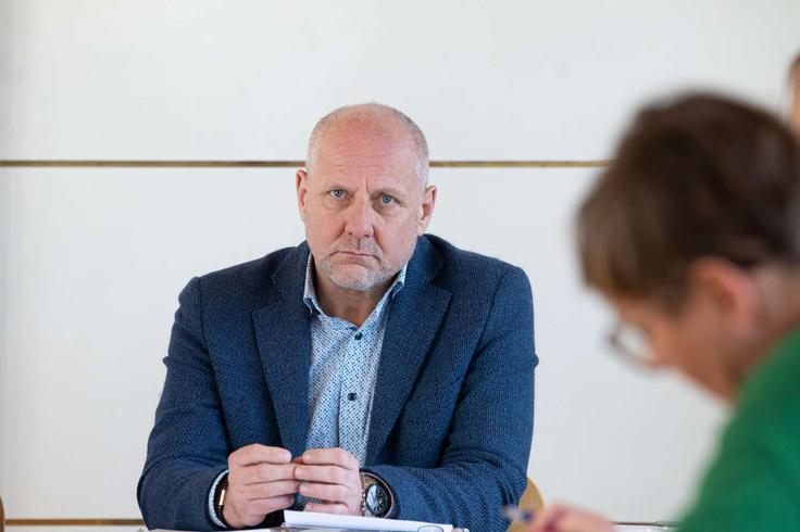 Tisti, ki imajo več, morajo plačevati več, ne pa vsi enako, je v zvezi z obveznim zdravstvenim prispevkom, letos določenim pri 35 evrih, dejal podpredsednik zveze Oskar Komac. | Foto: Matic Prevc/STA