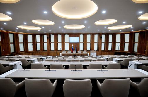 Razprava o komisiji glede Star Solar in Gen-I znova prestavljena