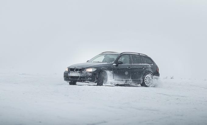 Fotografija je simbolična, napadalci so po smučišču "delali kroge" z vozilom BMW serije 5.  | Foto: Shutterstock