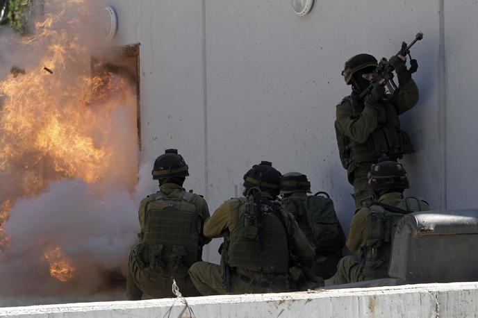 Izraelska vojska | Na fotografiji: vojaki inženirskih enot izraelske vojske pri urjenju v uničevanju predorov | Foto Guliverimage