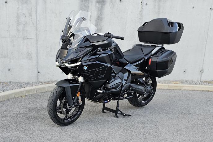 BMW R 1300 RT Triple Black – tehnično dovršen potovalnik brez kompromisov #foto