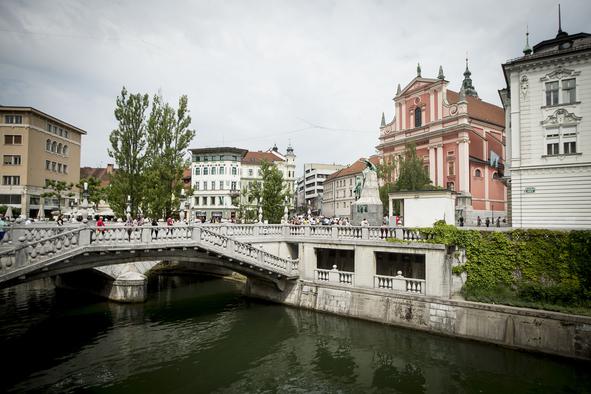 Mayer in Mayer: kam v Ljubljani hodimo po zdravila in kredite?