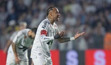 Neymar se je zapletel v hud spor z navijačem #video