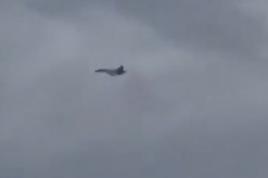 Zastrašujoče: ruski Su-35 brez komunikacije nad EU #video