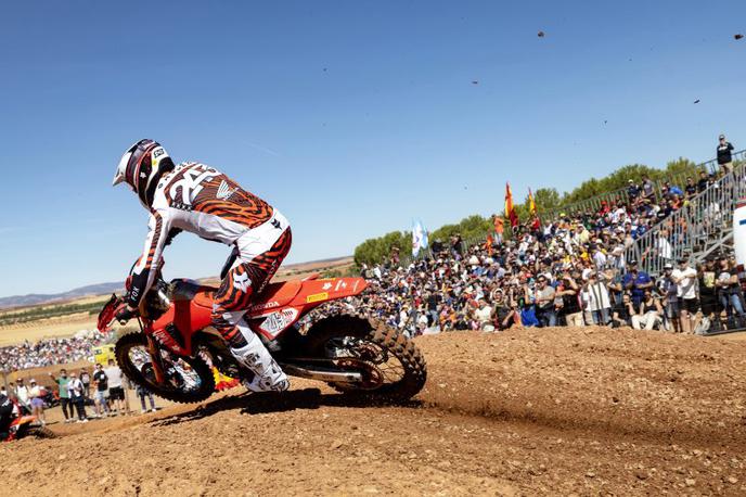 Tim Gajser Cozar Honda | Tim Gajser ima v Cozarju nekaj 10 navijačev, seveda pa so najštevilčnejši Španci, ki podpirajo Jorgeja Prada in Rubena Fernandeza. | Foto Honda Racing/ShotbyBavo