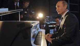 Putin na klavirju zaigral študentom