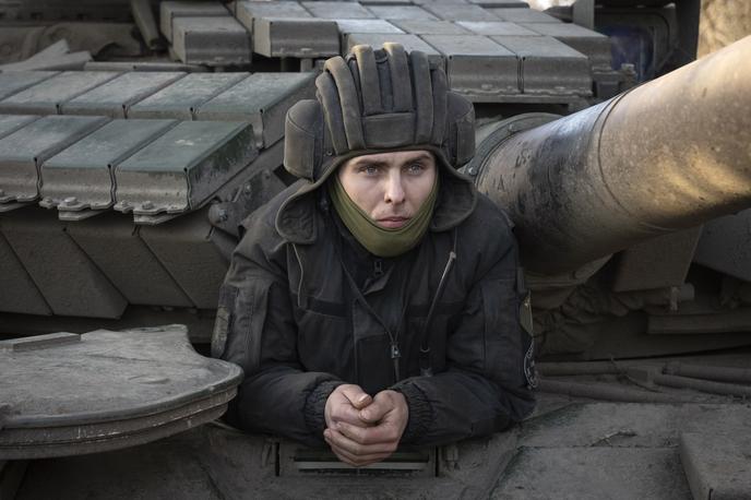 Ukrajinski tankist v Časiv Jaru | Umik je sledil ruskim poročilom, da so zavzeli eno od okrožij v mestu.  | Foto Guliverimage