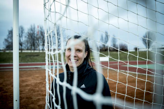 Tjaša Tibaut verjame, da se bo njeno vlaganje v nogomet povrnilo. Če ne v obliki denarja, pa z uspehi. "Tudi to nekaj šteje," poudarja. | Foto: Ana Kovač