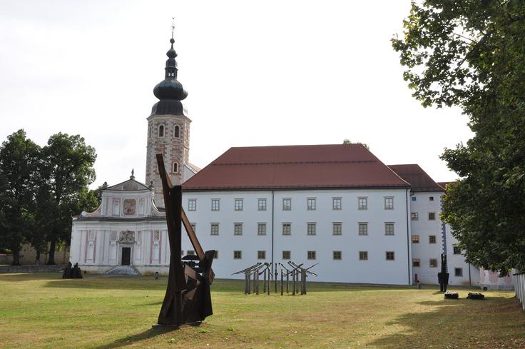 Kostajevica Slovenska romarska pot sv. Jakoba se začne na Kostanjevici in vodi vse do Primorske. | Foto: STA ,
