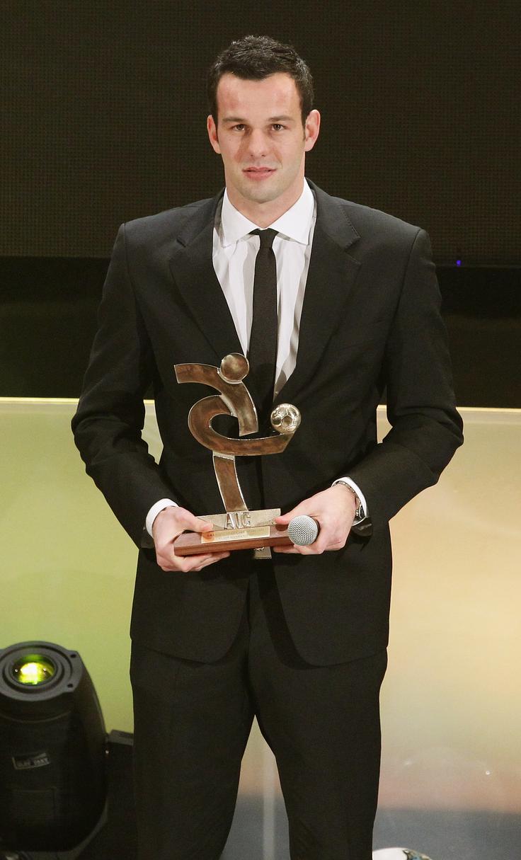 Samir Handanović je zelo cenjen in spoštovan vratar, a še čaka na prvo klubsko lovoriko. | Foto: Getty Images
