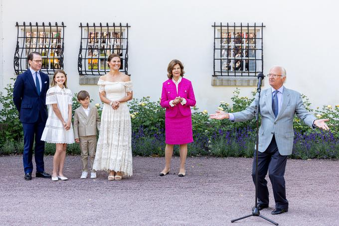 Švedski kraljevi par s prestolonaslednico Victorio in njeno družino | Foto: Guliverimage