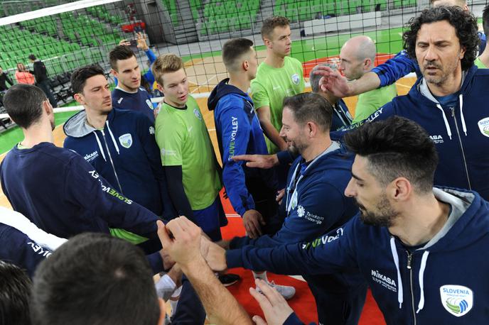 Slovenija odbojka | Slovenski odbojkarji so se po treh mesecih igranja po različnih klubih spet zbrali. Čaka jih misija Tokio 2020. | Foto Aleš Oblak