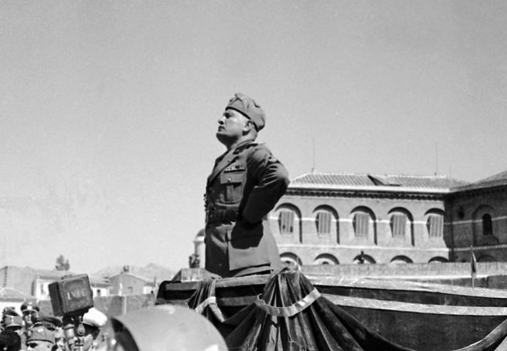 Fašistična Italija, ki jo je vodil Benito Mussolini (na fotografiji), je želela oslabiti oziroma uničiti jugoslovansko državo, zato je podpirala ustaše, ki so želeli ustanoviti hrvaško državo. Po drugi strani pa bi bila Italija pripravljena podpreti tudi t. i. amputacijo, torej da bi Srbi ustanovili Veliko Srbijo, okrnjeni hrvaški in slovenski del jugoslovanske države pa prepustili Italiji.  | Foto: Guliverimage