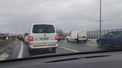 Ponedeljkove težave v prometu: V Ljubljani zaprta obvoznica #foto #video