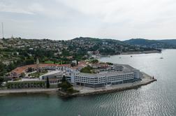Skrivnostni madež v Piranskem zalivu: do jutra je izginil