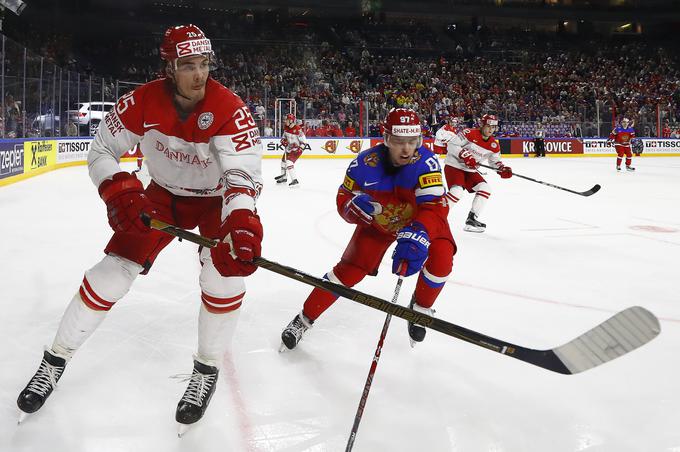 Rusi so danes s pol moči porazili Dance, vprašanje zmagovalca so razrešili v eni minuti druge tretjine. Iz ZDA pa je prišla vest, da "zbornaji" prvič v 12 letih ne bo pomagal zvezdnik iz lige NHL Aleksander Ovečkin. | Foto: Reuters