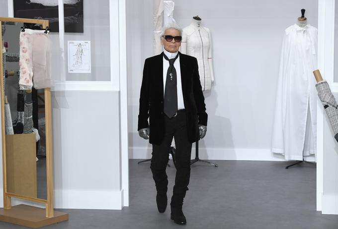 Legendarni oblikovalec Karl Lagerfeld trenutno vodi dve modni hiši, poleg Chanela še italijanski Fendi. | Foto: Getty Images