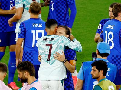 Ronaldo po tekmi tolažil objokane Hrvate. Modrić: Kmalu boste vse izvedeli.