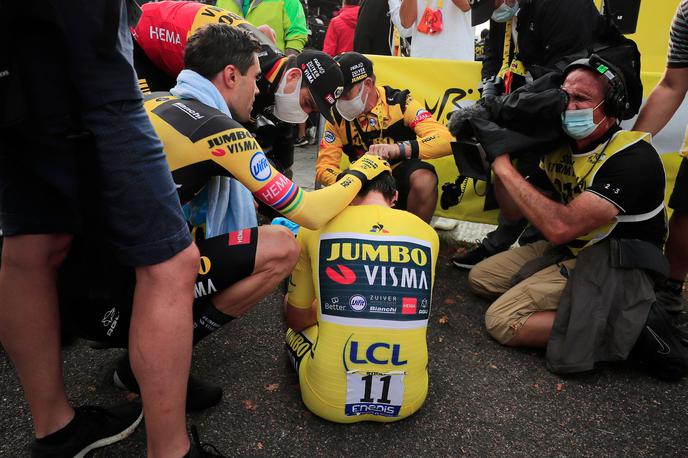 Primož Roglič | Tom Dumoulin je tolažil Primoža Rogliča. | Foto Reuters